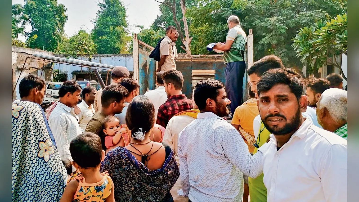 Chhapra News : परसा में महिला ने की आत्महत्या