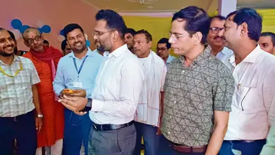Gopalganj News : नगर परिषद पैक्स में 28 क्विंटल धान खरीद कर डीएम ने किया शुभारंभ