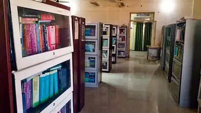 Chhapra News : अपडेट नहीं हुई सेंट्रल लाइब्रेरी रिसर्च मेटेरियल का है अभाव