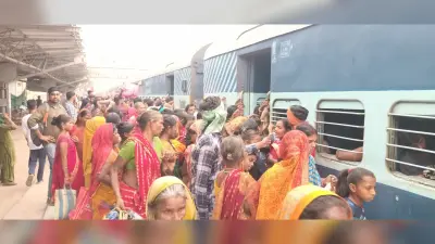मनिहारी गंगा स्नान को जानकी एक्सप्रेस से छठव्रती हुए रवाना