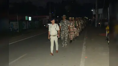पुलिसकर्मियों ने शहर में निकाला फ्लैग मार्च, चुनाव में शांति व कानून व्यवस्था बनाये रखने की अपील