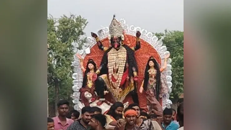 मां काली को दी गयी अश्रु पूर्ण विदाई