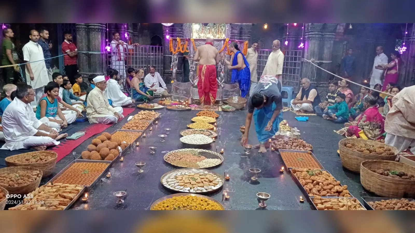 Gaya News : तीन क्विंटल लड्डू के पहाड़ पर विराजे भगवान