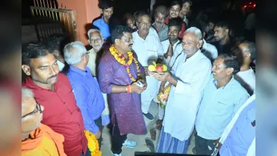 Giridih News : राजधनवार क्षेत्र में निरंजन राय ने किया जनसंपर्क