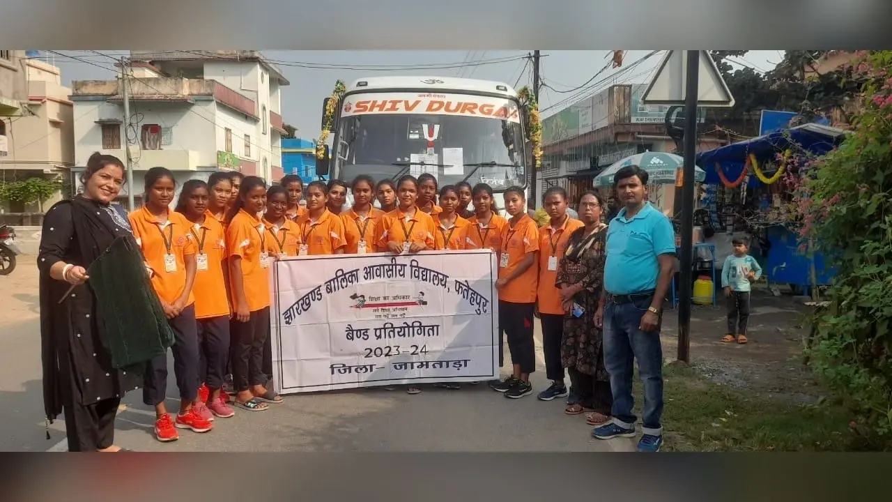 बैंड प्रतियोगिता में भाग लेने के लिए छात्राएं गयी रांची