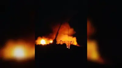 BOKARO NEWS: कबाड़ दुकान में लगी भीषण आग, 10 लाख की संपत्ति राख