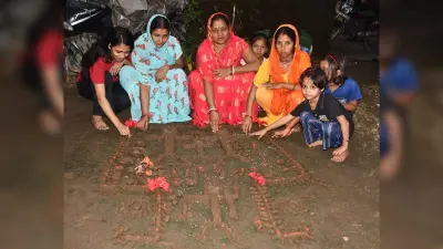 BOKARO NEWS: गोवर्धन पूजन कर महिलाओं ने की सुख-समृद्धि की कामना