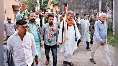 DHANBAD NEWS : कांग्रेस प्रत्याशी ने हीरापुर, हरि मंदिर, माडा कॉलोनी, पार्क मार्केट व झरनापाड़ा में चलाया जनसंपर्क अभियान