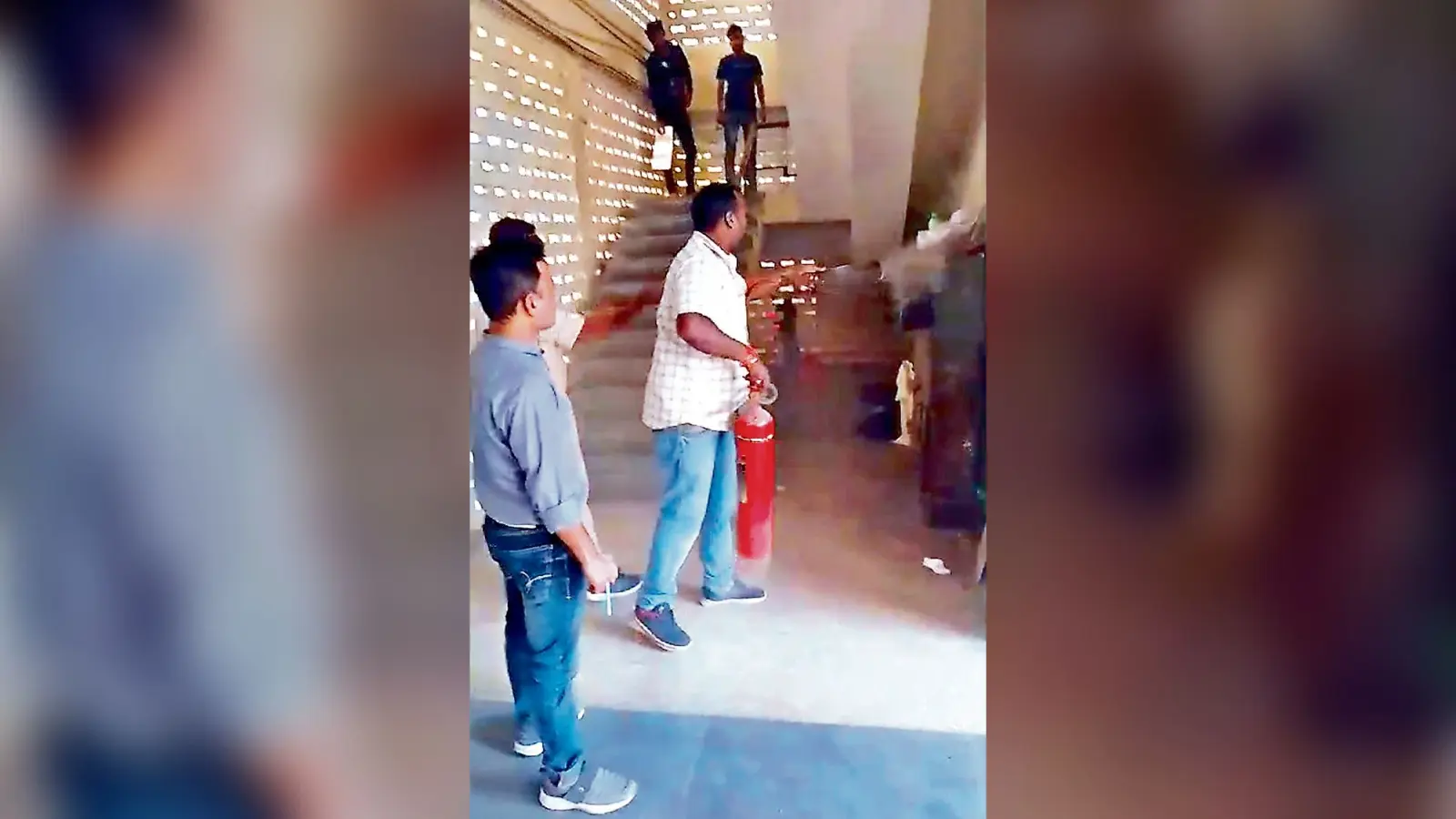 एसएनएमएमसीएच : बिजली के कंट्रोल पैनल में लगी आग, ओपीडी में मची अफरा-तफरी