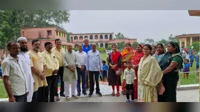 बच्चों से पूछे सवाल-जबाव, किया पुरस्कृत
