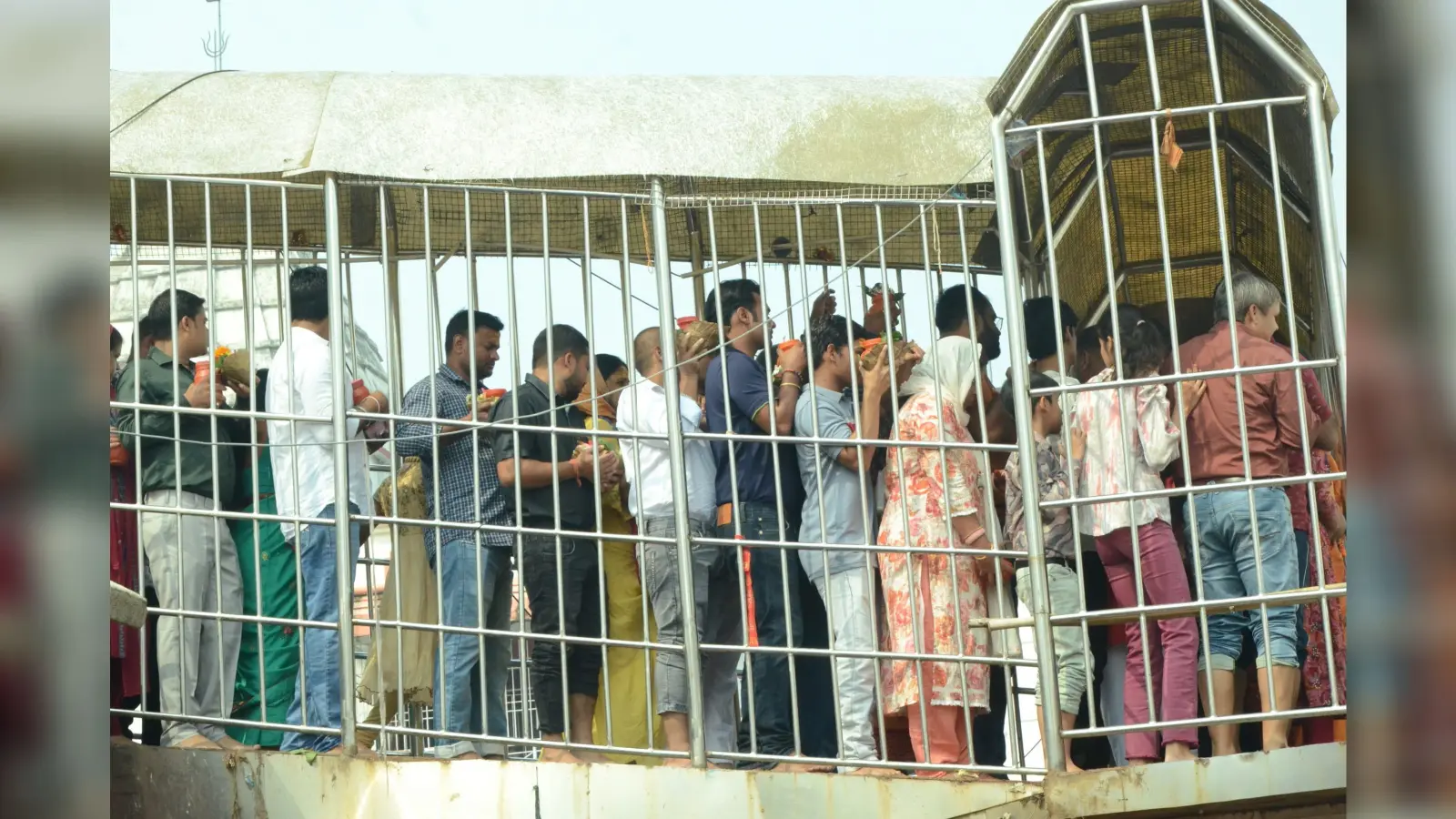 बाबा मंदिर में उमड़े भक्त, शिवगंगा के इलाके में घंटों जाम