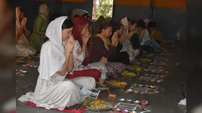 Gaya News : रूस, जापान सहित 12 देशों के 50 श्रद्धालुओं ने किया पिंडदान