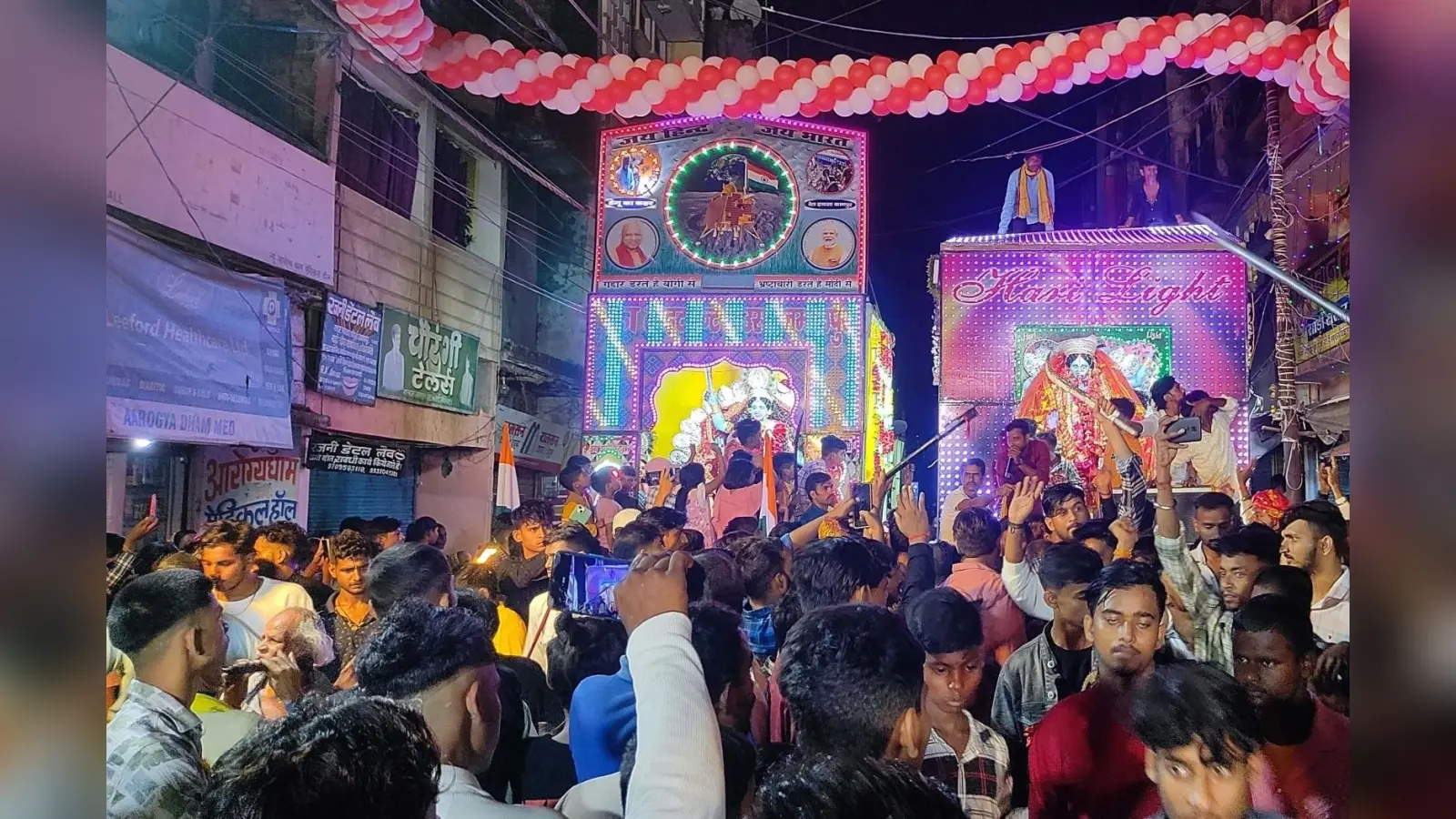 देर रात्रि आरंभ हुई जमालपुर के काली प्रतिमाओं की विसर्जन शोभायात्रा