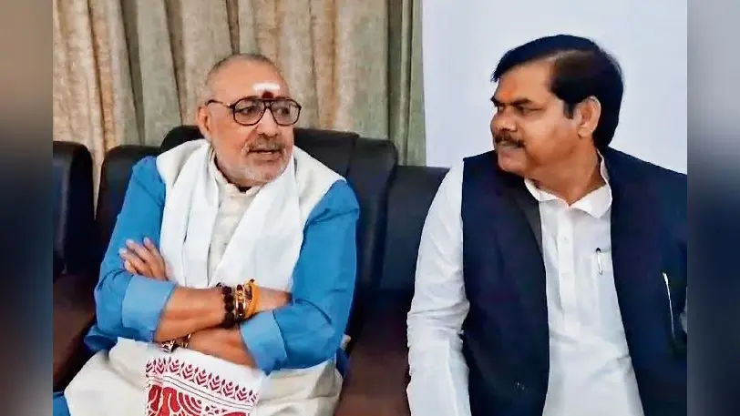 बंगाल को बांग्लादेश बनाने की साजिश : गिरिराज