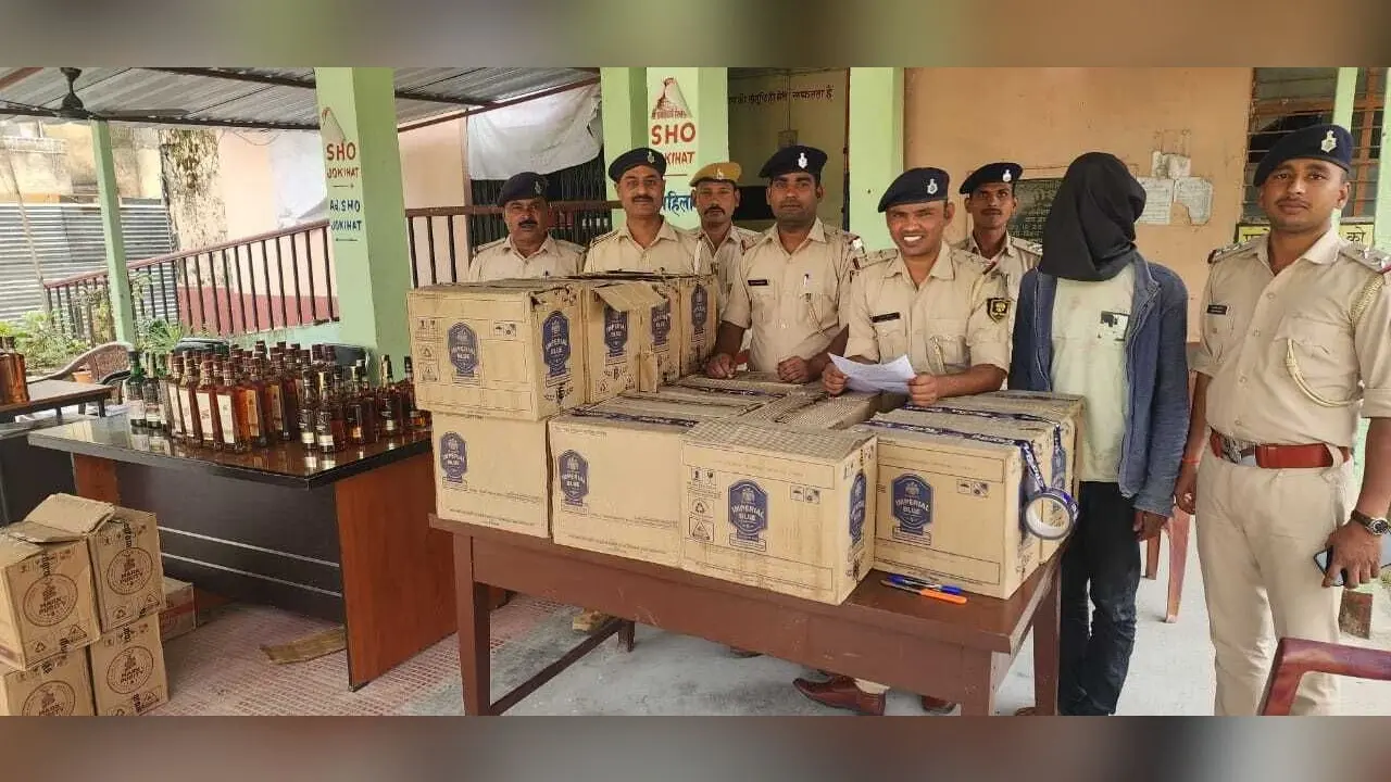 विदेशी शराब लदा पिकअप व चालक गिरफ्तार