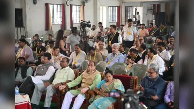 एलुमनी मीट में पुरानी यादें कीं ताजा