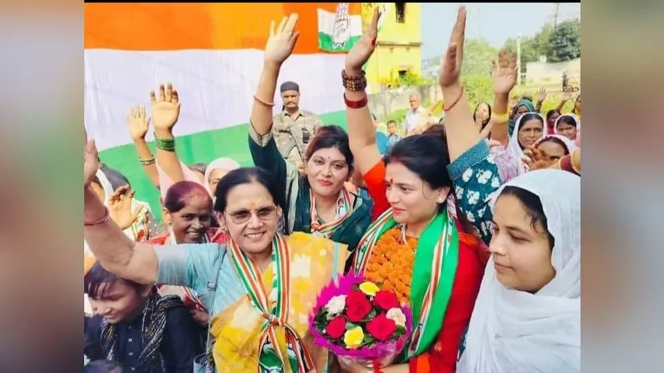 BOKARO NEWS : चुनाव प्रचार में प्रत्याशियों के परिजन भी उतरे