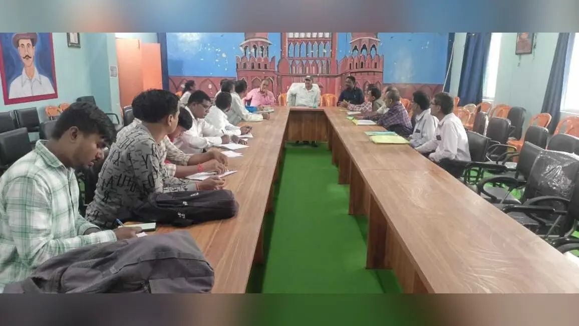 जनरल ऑब्जर्वर ने कई बूथों का किया निरीक्षण, समय से वोटर्स को मतदान पर्ची उपलब्ध कराने का दिया निर्देश