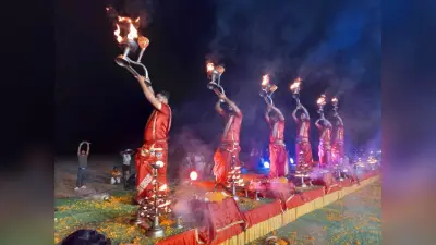शहर में पहली बार हुई गंगा आरती, सैंकड़ों लोगों ने लिया भाग