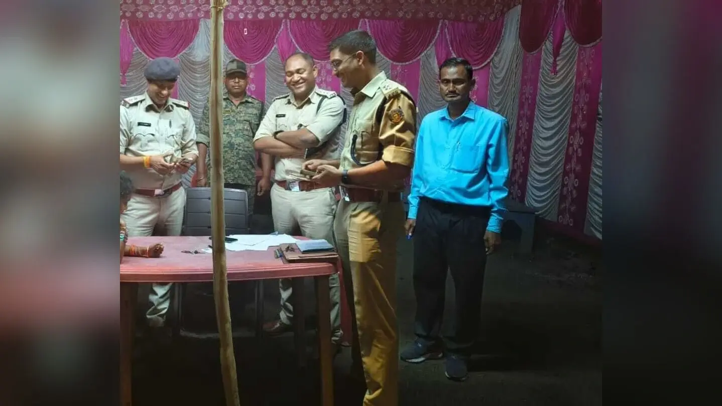 वाहन जांच के दौरान एक लाख रुपये किये गये जब्त
