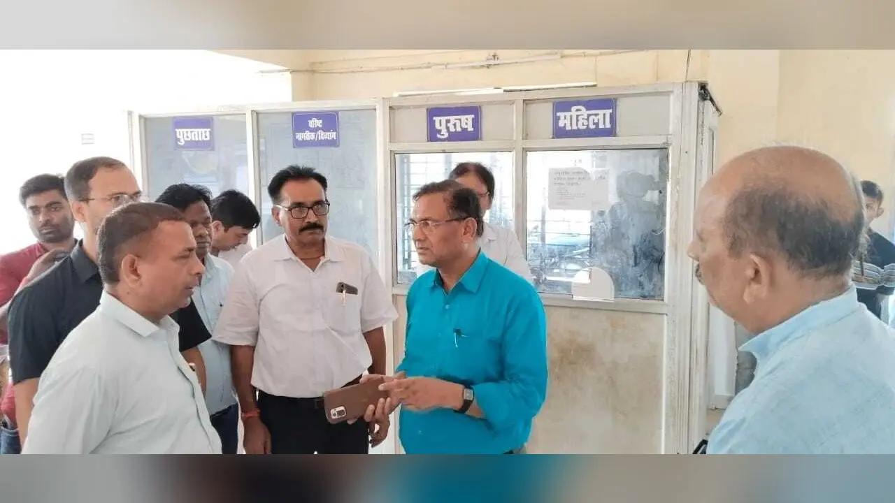 Darbhanga News: सीएस के निरीक्षण में ड्यूटी से गायब मिले नौ चिकित्सक