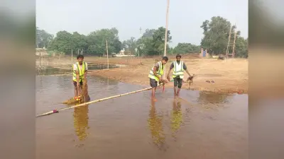 Giridih News :छठ घाटों की सफाई व साज-सज्जा में जुटे लोग