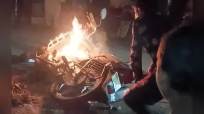 अचानक बाइक में लगी आग, मची अफरा-तफरी