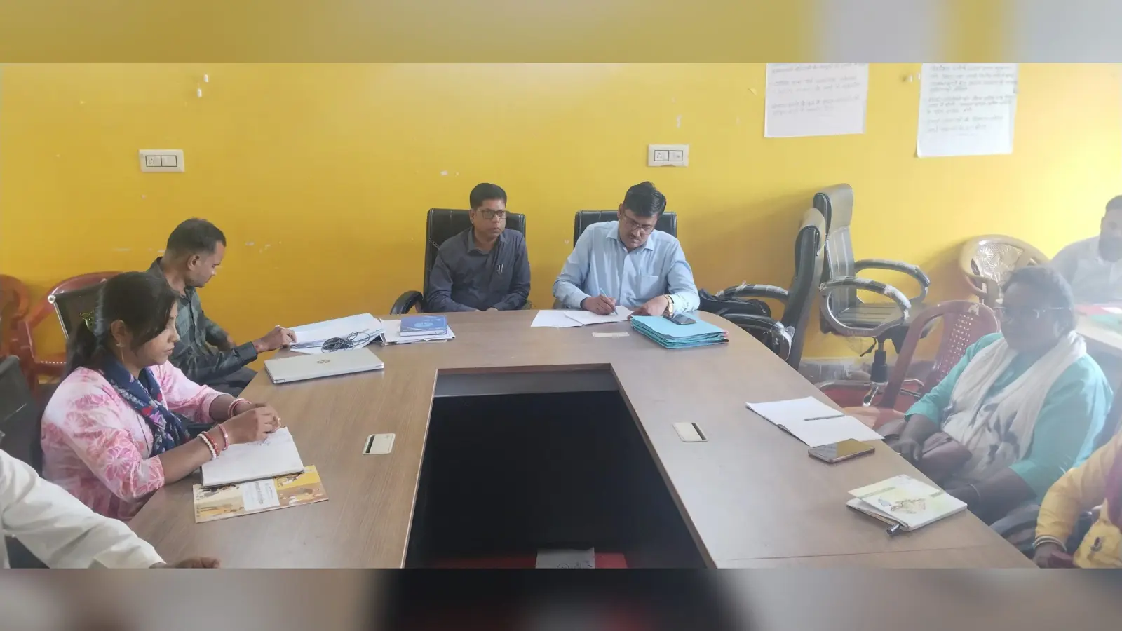 सेक्टर मजिस्ट्रेटों को बूथ मैनेजमेंट की दी गयी जानकारी
