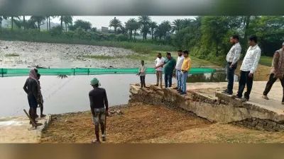 जरमुंडी गरडी के बड़ा बांध तालाब से कचरे के ढेर को हटाया
