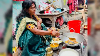 किऊल नदी में स्नान के बाद मिट्टी के चूल्हे पर बना कद्दू भात