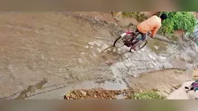Chhapra News : लोक आस्था के महापर्व छठ पर भी शहर के 65 सड़कों पर जलजमाव