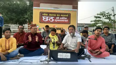 प्रभात खबर: आश्रम घाट पर छठ गीतों का बंधा समां, मुग्ध रह गए श्रोता