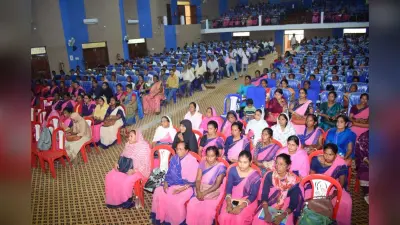 निर्वाचन में बीएलओ का अहम रोल, वोटरों के बीच करें मतदाता सूचना पर्ची का वितरण : डीसी