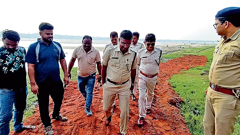 वरिष्ठ पुलिस अधिकारियों ने किया घाटों का दौरा