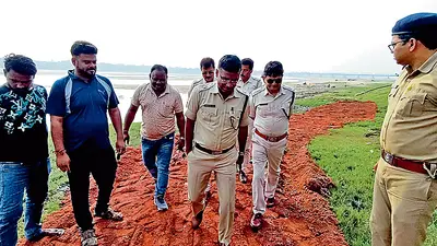 वरिष्ठ पुलिस अधिकारियों ने किया घाटों का दौरा