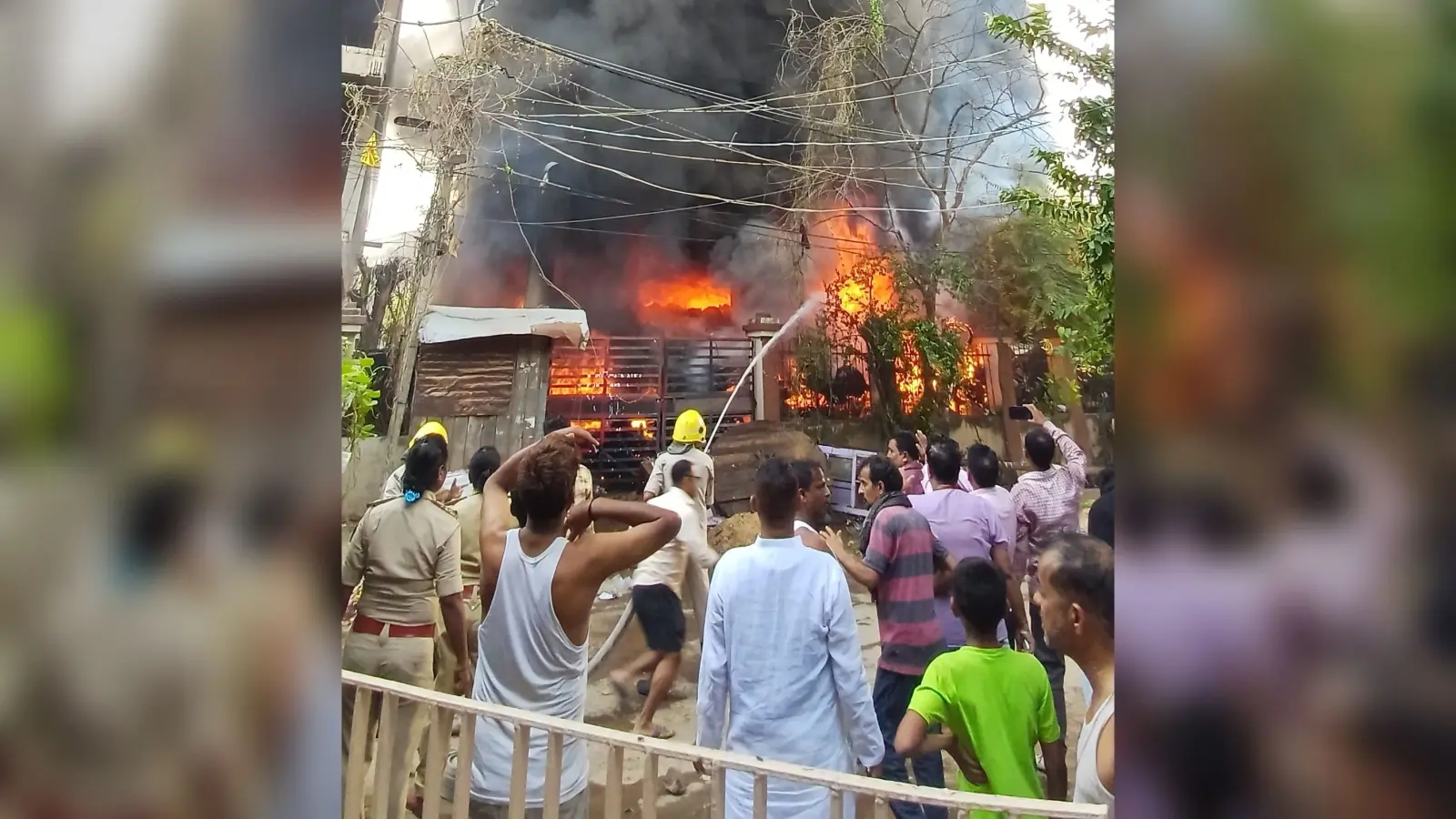 Patna News : शॉर्ट सर्किट से पत्रकार नगर थाने के मालखाने में लगी आग, पुलिसकर्मी फंसे