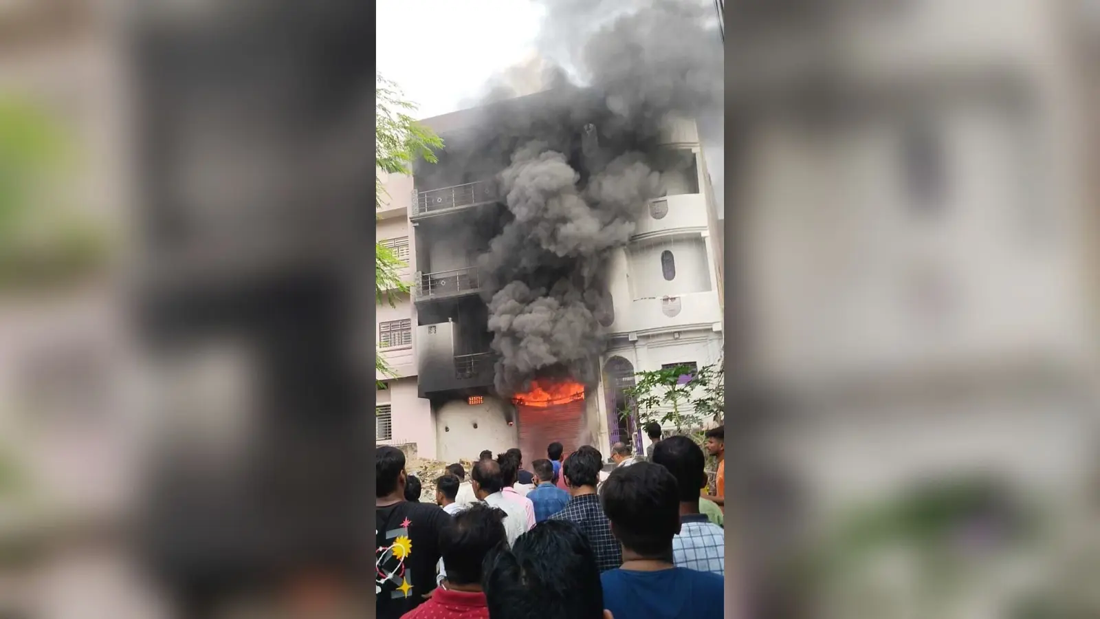 घर में लगी आग से लाखों का संपत्ति खाक, नहीं हुई जानमाल की क्षति
