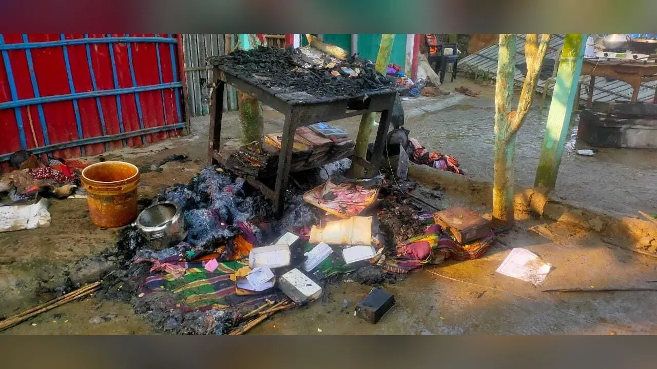 बियारपुर में आग लगने से दो घर जले