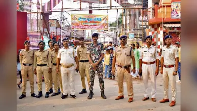 व्रती महिलाओं ने उगते और डुबते सूर्य को दिया अर्घ