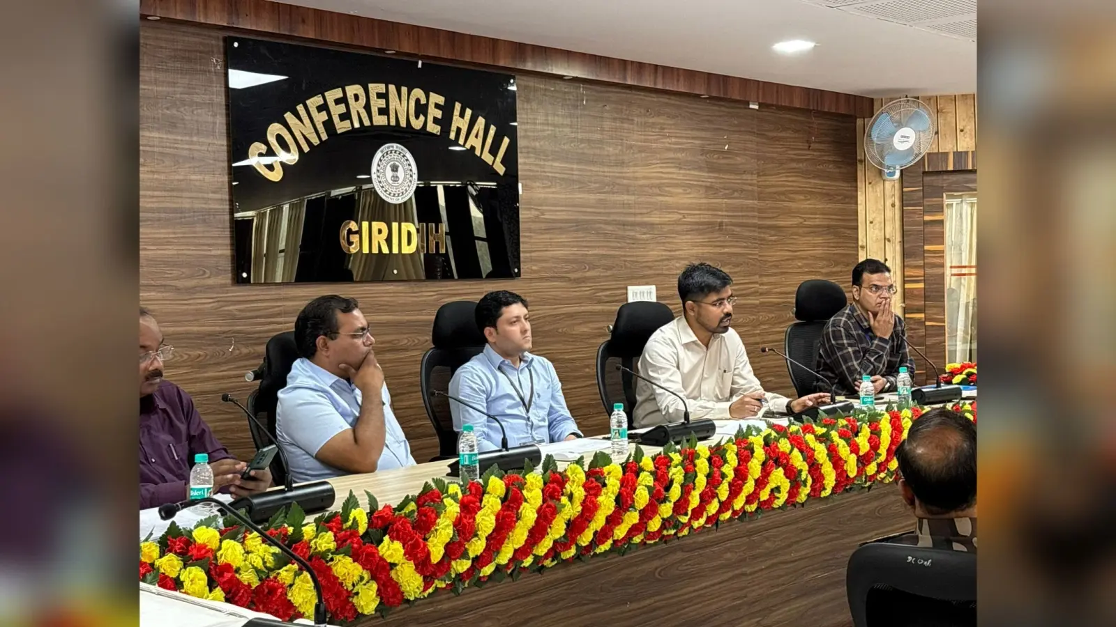Giridih News : जिला निर्वाचन पदाधिकारी ने प्रवर्तन एजेंसियों के साथ की बैठक