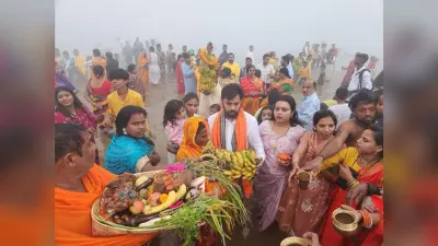Rourkela news: उदीयमान भगवान भास्कर को अर्घ्य देकर 36 घंटे के निर्जला व्रत का किया पारण