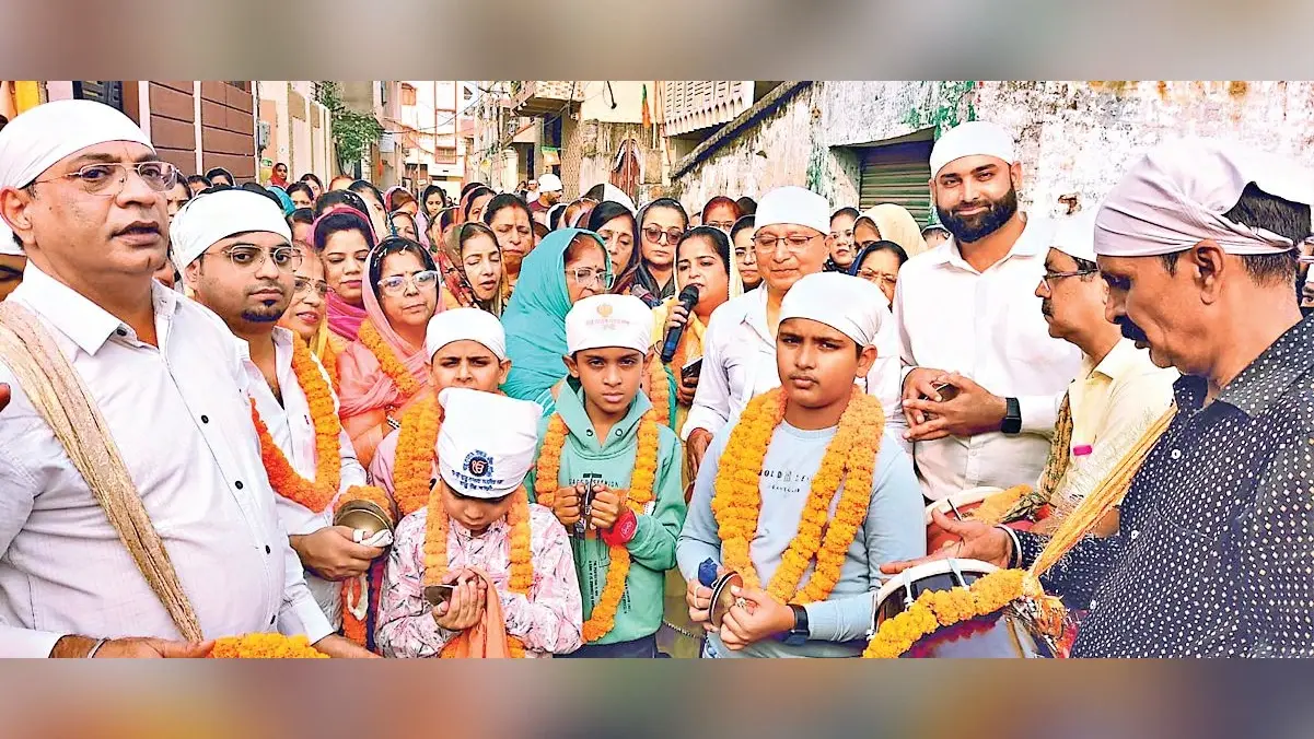 Ranchi News : प्रकाश पर्व को लेकर निकाली गयी प्रभात फेरी