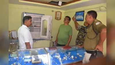Dhanbad News : सेंधमार कर ज्वेलरी दुकान से चार लाख के जेवर चोरी