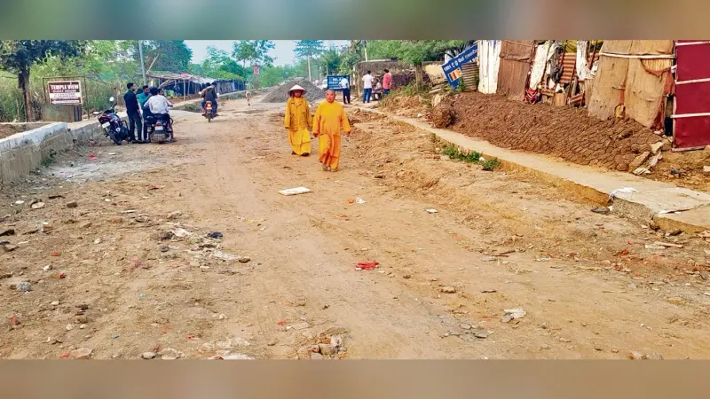 Gaya News : पर्यटन सीजन में भी बोधगया की सड़कें दयनीय