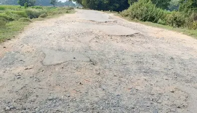 मीरपुर से शीशाबाड़ी तक सड़क जर्जर
