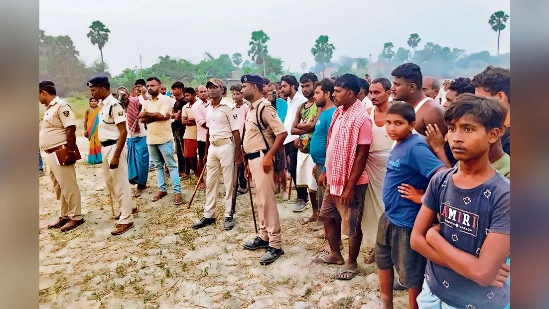 hajipur news. पानी भरे गड्ढे में डूबने से युवक की मौत