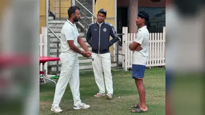 चेतेश्वर पुजारा ने शरणदीप व मनीषी को दिये टिप्स
