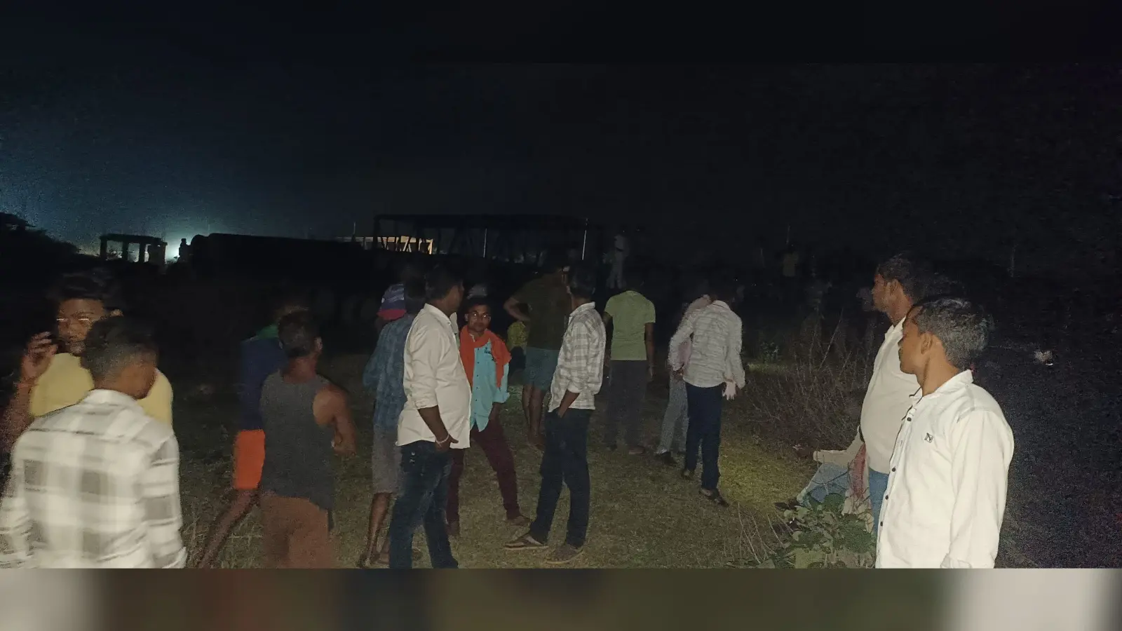 पैर फिसलने से पुनासी डैम में डूबा मधुपुर का युवक, देर रात तक नहीं चला पता