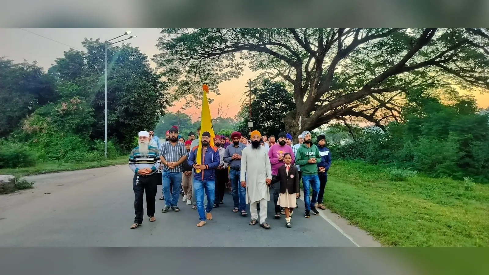 सिख समुदाय ने प्रकाश पर्व पर निकाली प्रभातफेरी