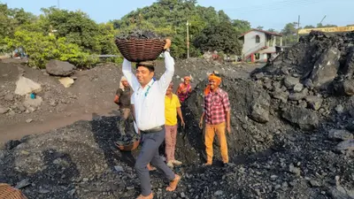 BOKARO NEWS : जागरूकता अभियान में बेरमो सीओ ने उठायी कोयले की टोकरी